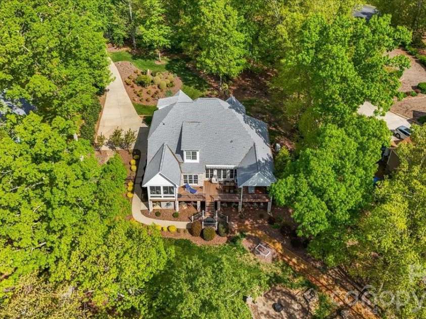 135 Harbor Drive, Lexington, NC 27292.  MLS# CAR4368626, YatesRealty ID 11514. 