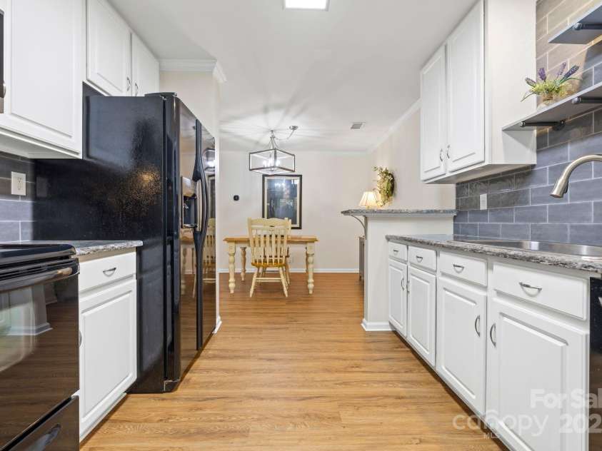 3414 Chagall Court, Charlotte, NC 28205.  MLS# CAR4242832, YatesRealty ID 11515. Contemporary Look