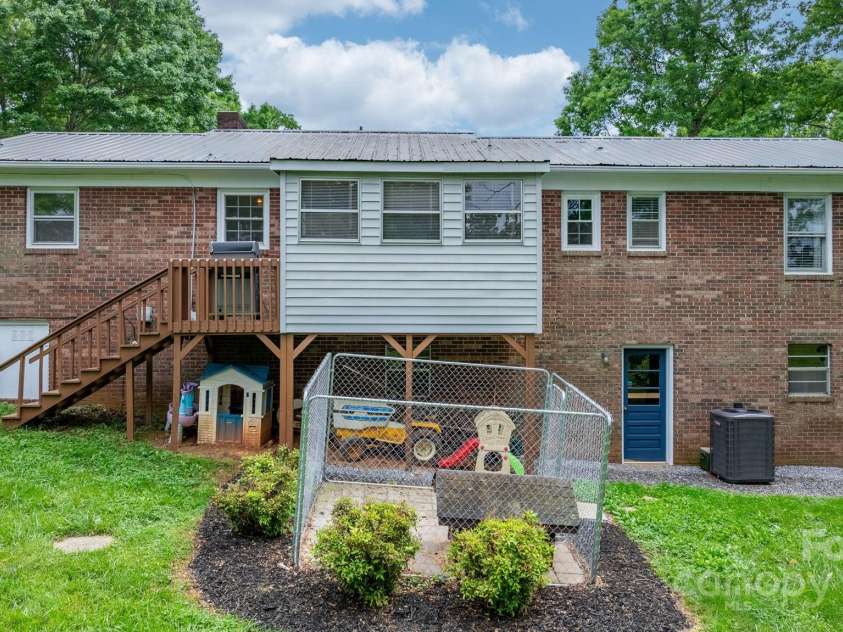 1664 Lafayette Avenue, Hudson, NC 28638.  MLS# CAR4254349, YatesRealty ID 11518. 