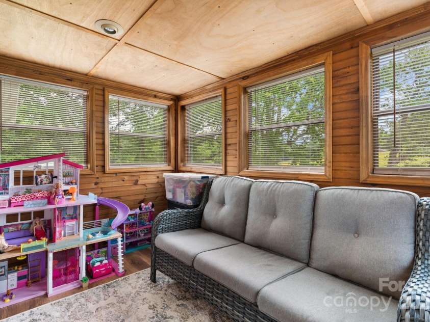 1664 Lafayette Avenue, Hudson, NC 28638.  MLS# CAR4254349, YatesRealty ID 11518. 