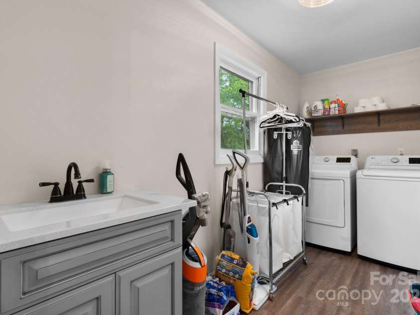 1664 Lafayette Avenue, Hudson, NC 28638.  MLS# CAR4254349, YatesRealty ID 11518. 