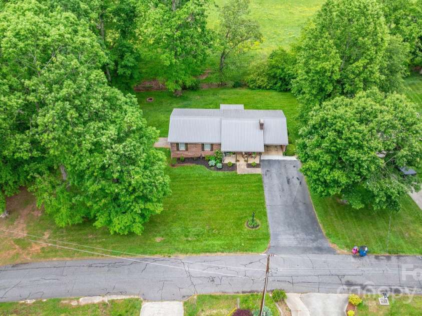 1664 Lafayette Avenue, Hudson, NC 28638.  MLS# CAR4254349, YatesRealty ID 11518. 