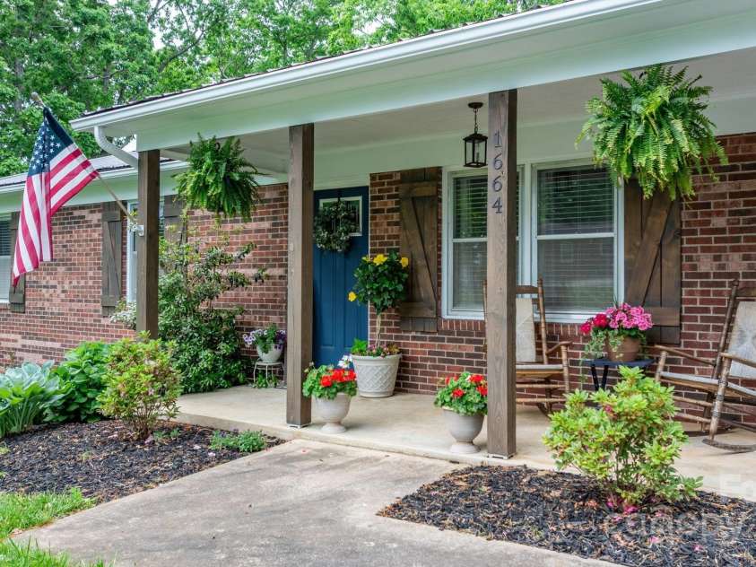 1664 Lafayette Avenue, Hudson, NC 28638.  MLS# CAR4254349, YatesRealty ID 11518. 