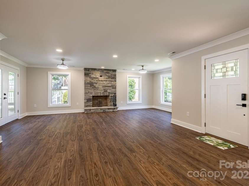 2912 Woodstream Drive, Valdese, NC 28690.  MLS# CAR4308956, YatesRealty ID 11519. Living Rooom