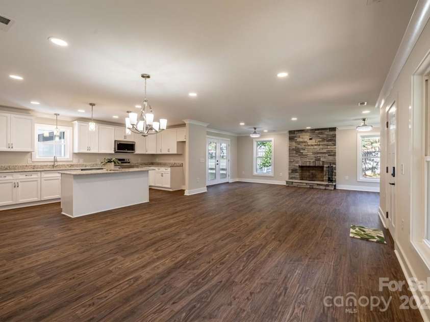 2912 Woodstream Drive, Valdese, NC 28690.  MLS# CAR4308956, YatesRealty ID 11519. Open-concept
