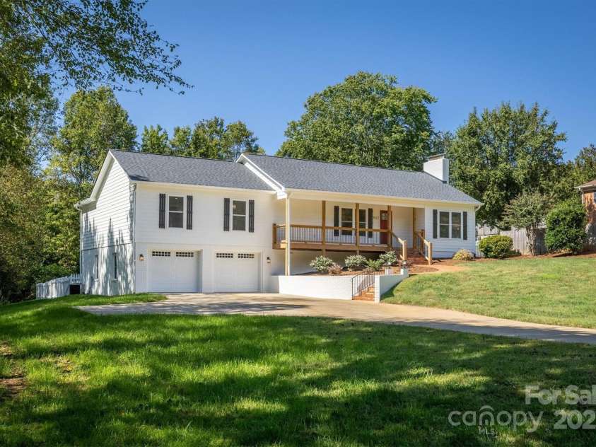 2912 Woodstream Drive, Valdese, NC 28690.  MLS# CAR4308956, YatesRealty ID 11519. Welcome Home! 
