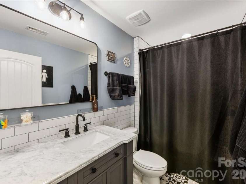 11516 Glowing Star Drive, Charlotte, NC 28215.  MLS# CAR4336828, YatesRealty ID 1152. 