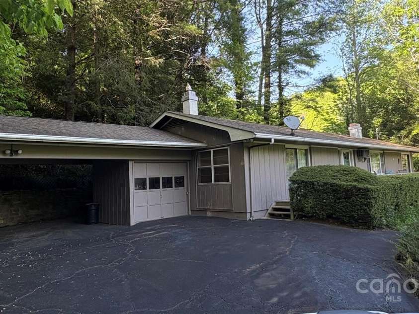 108 Golfview Drive, Maggie Valley, NC 28751.  MLS# CAR4254101, YatesRealty ID 11520. 