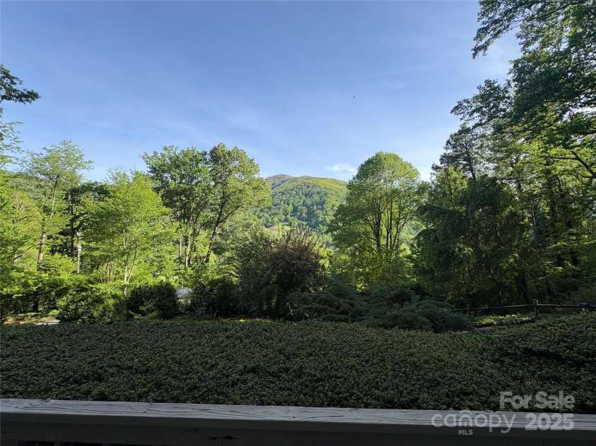 108 Golfview Drive, Maggie Valley, NC 28751.  MLS# CAR4254101, YatesRealty ID 11520. 