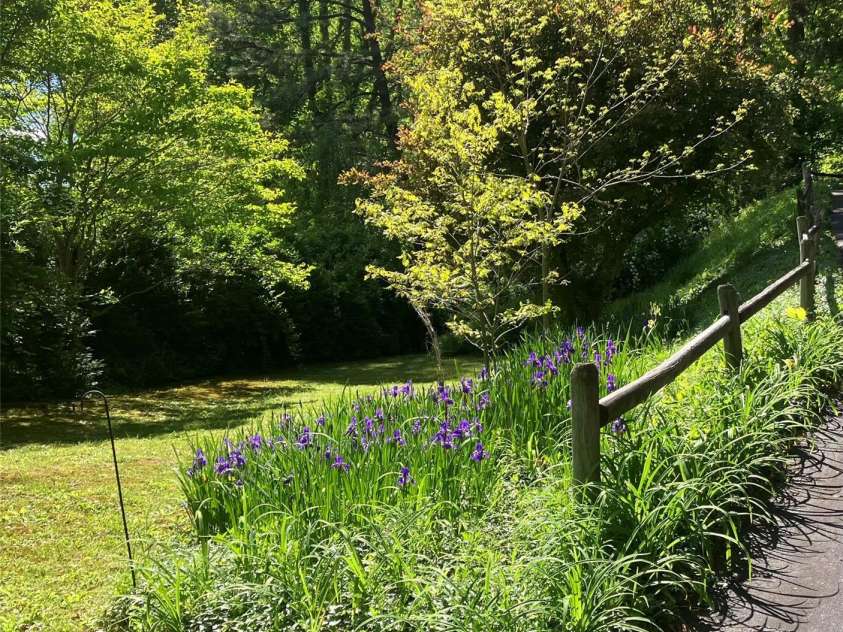 108 Golfview Drive, Maggie Valley, NC 28751.  MLS# CAR4254101, YatesRealty ID 11520. 