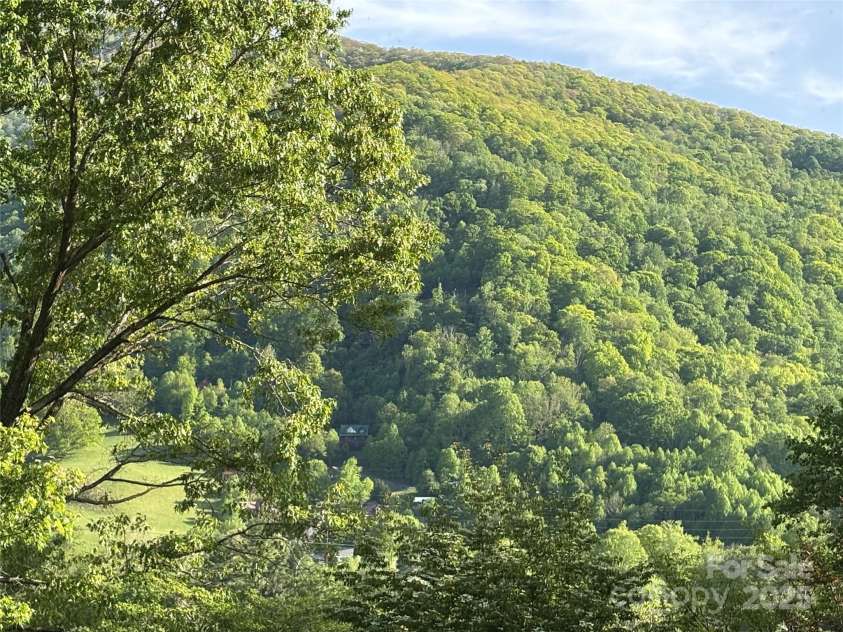 108 Golfview Drive, Maggie Valley, NC 28751.  MLS# CAR4254101, YatesRealty ID 11520. 