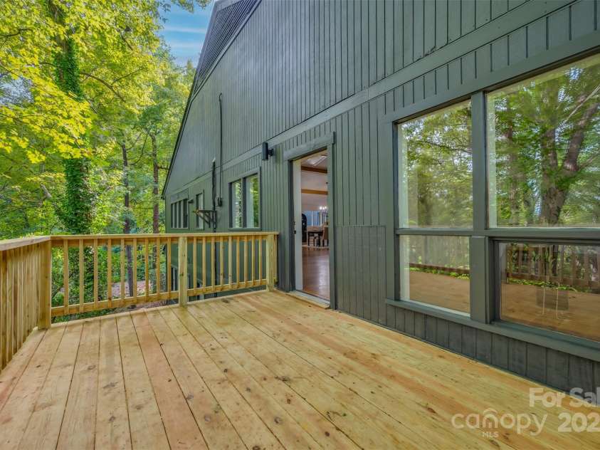 160 Lasae Lane, Tryon, NC 28782.  MLS# CAR4308669, YatesRealty ID 11520. 