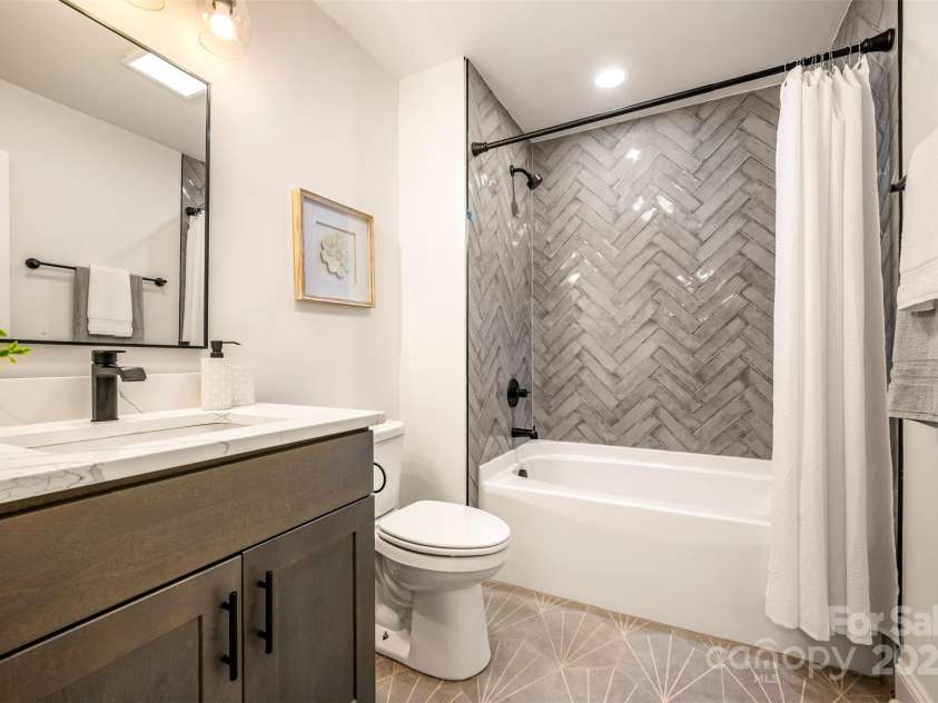 160 Lasae Lane, Tryon, NC 28782.  MLS# CAR4308669, YatesRealty ID 11520. Guest Bath