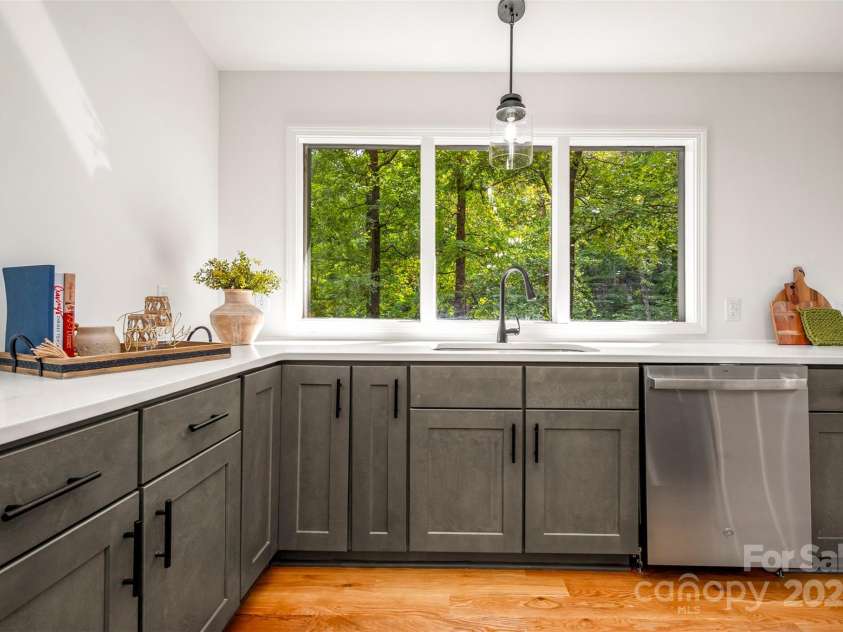 160 Lasae Lane, Tryon, NC 28782.  MLS# CAR4308669, YatesRealty ID 11520. Upstairs Kitchen