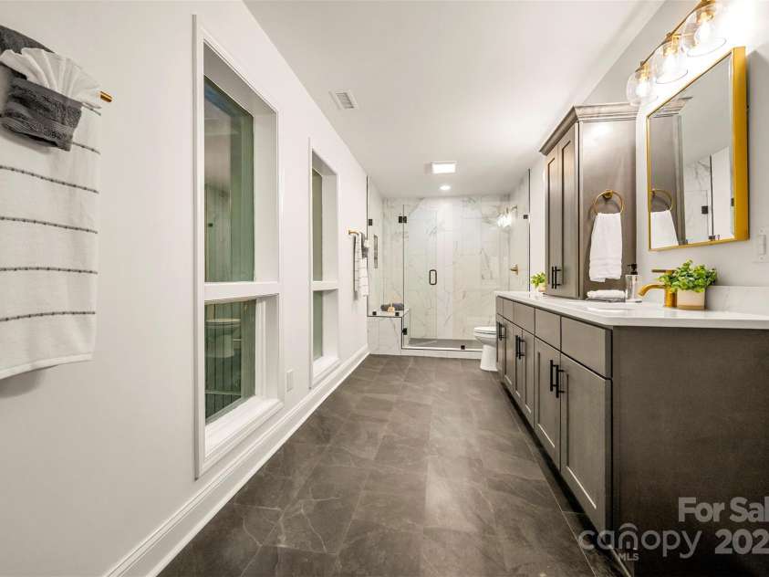 160 Lasae Lane, Tryon, NC 28782.  MLS# CAR4308669, YatesRealty ID 11520. Upstairs Primary Bath