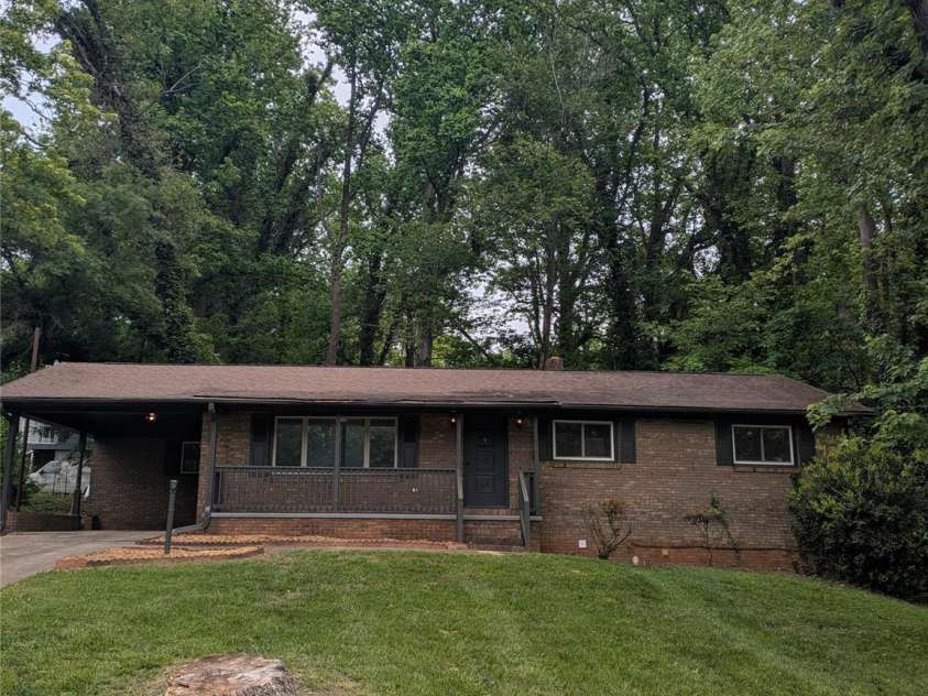 1002 Hemlock Drive, Shelby, NC 28150.  MLS# CAR4256235, YatesRealty ID 11522. 