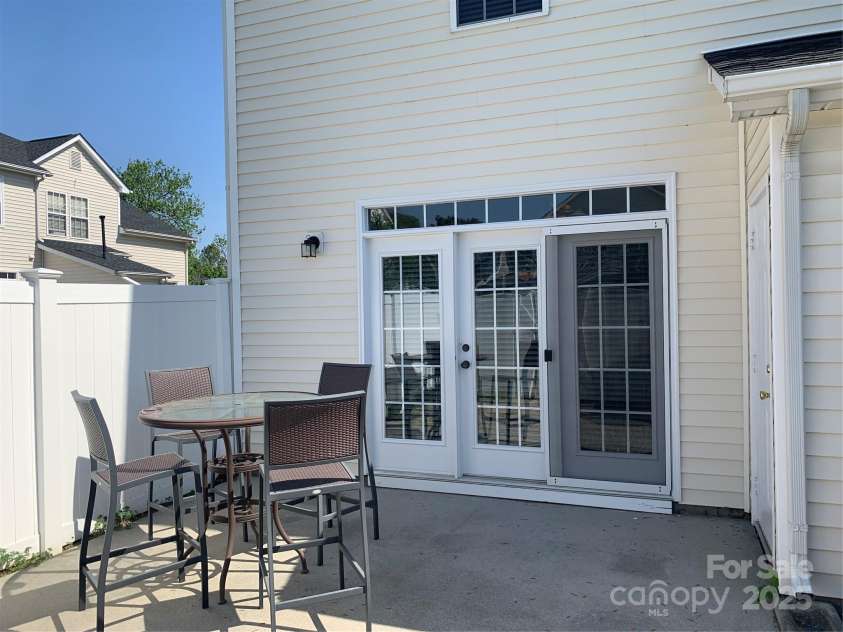 11622 Lioness Street, Charlotte, NC 28273.  MLS# CAR4254241, YatesRealty ID 11524. Celebrate life outdoors! Enjoy!The storage unit is to the right.