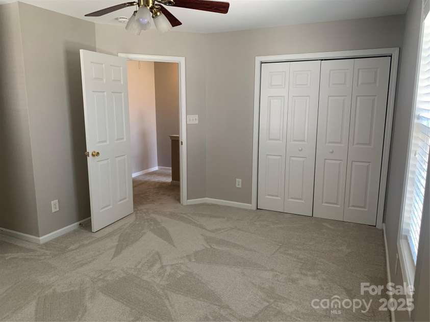 11622 Lioness Street, Charlotte, NC 28273.  MLS# CAR4254241, YatesRealty ID 11524. Dual Primary Suites includes\ walk-in closets, full bath with garden tub. This one has two closets!