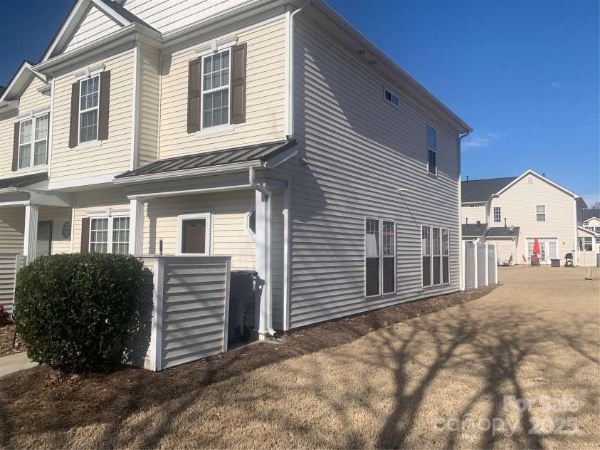 11622 Lioness Street, Charlotte, NC 28273.  MLS# CAR4254241, YatesRealty ID 11524. End units are always brighter. Let the fresh air in! Windows!