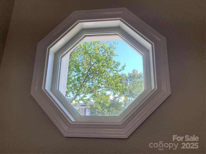 11622 Lioness Street, Charlotte, NC 28273.  MLS# CAR4254241, YatesRealty ID 11524. Fixed window in 1/2 bath.