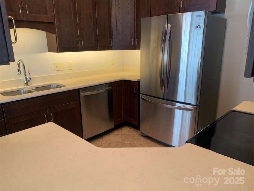 11622 Lioness Street, Charlotte, NC 28273.  MLS# CAR4254241, YatesRealty ID 11524. Stainless steel appliances.