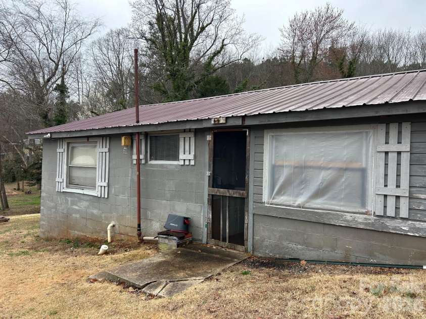 4237 Laurel Hill Road, Claremont, NC 28610.  MLS# CAR4367138, YatesRealty ID 11524. 
