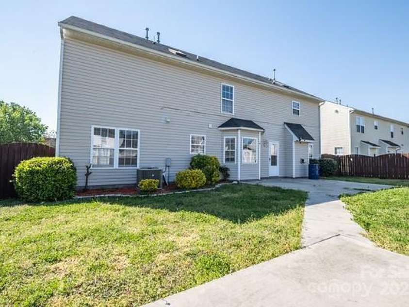 10146 Hawkeye Drive, Charlotte, NC 28273.  MLS# CAR4254398, YatesRealty ID 11525. 