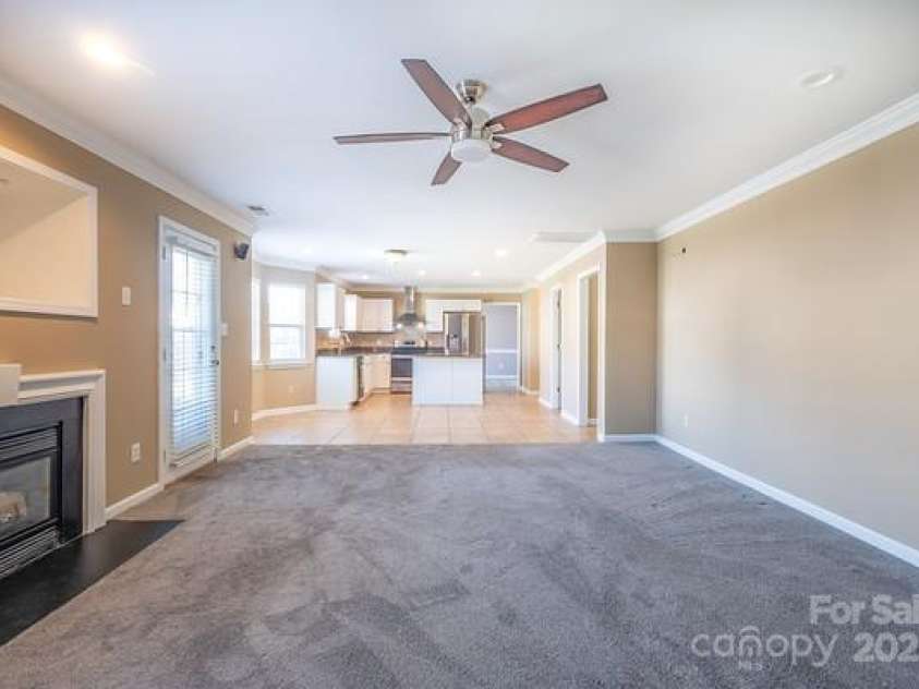10146 Hawkeye Drive, Charlotte, NC 28273.  MLS# CAR4254398, YatesRealty ID 11525. Great Room