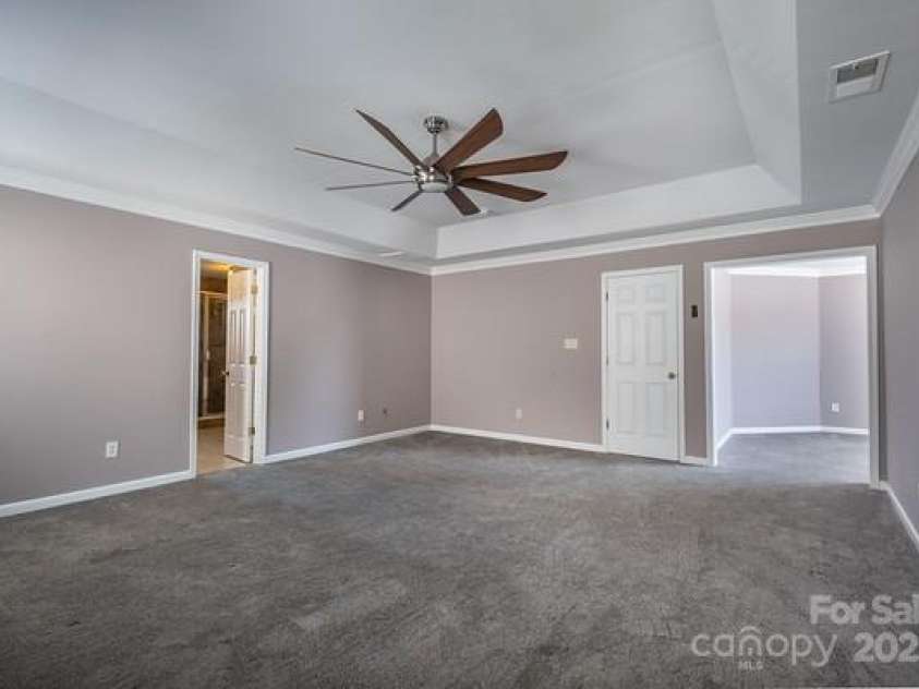 10146 Hawkeye Drive, Charlotte, NC 28273.  MLS# CAR4254398, YatesRealty ID 11525. Primary Suite