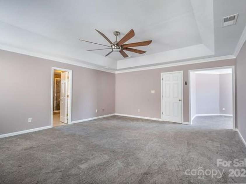 10146 Hawkeye Drive, Charlotte, NC 28273.  MLS# CAR4254398, YatesRealty ID 11525. Primary Suite