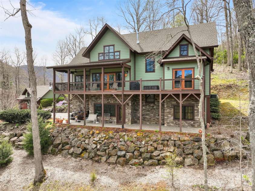 711 Winfield Drive, Clyde, NC 28721.  MLS# CAR4367312, YatesRealty ID 11527. 