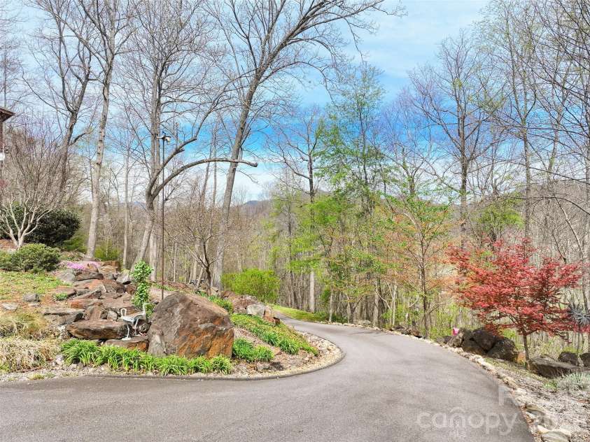 711 Winfield Drive, Clyde, NC 28721.  MLS# CAR4367312, YatesRealty ID 11527. 