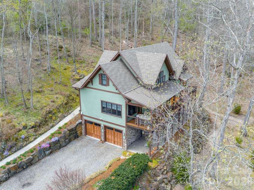 711 Winfield Drive, Clyde, NC 28721.  MLS# CAR4367312, YatesRealty ID 11527. 