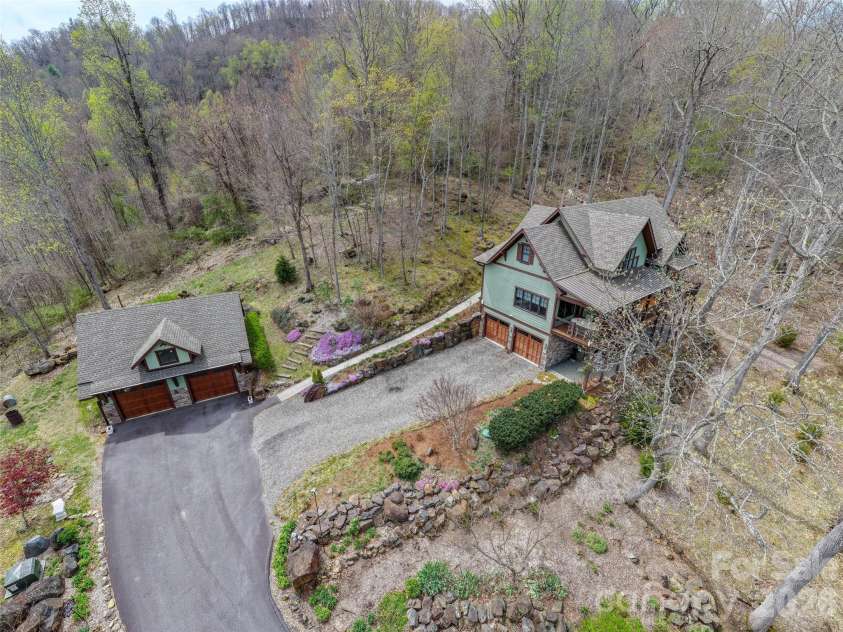 711 Winfield Drive, Clyde, NC 28721.  MLS# CAR4367312, YatesRealty ID 11527. 
