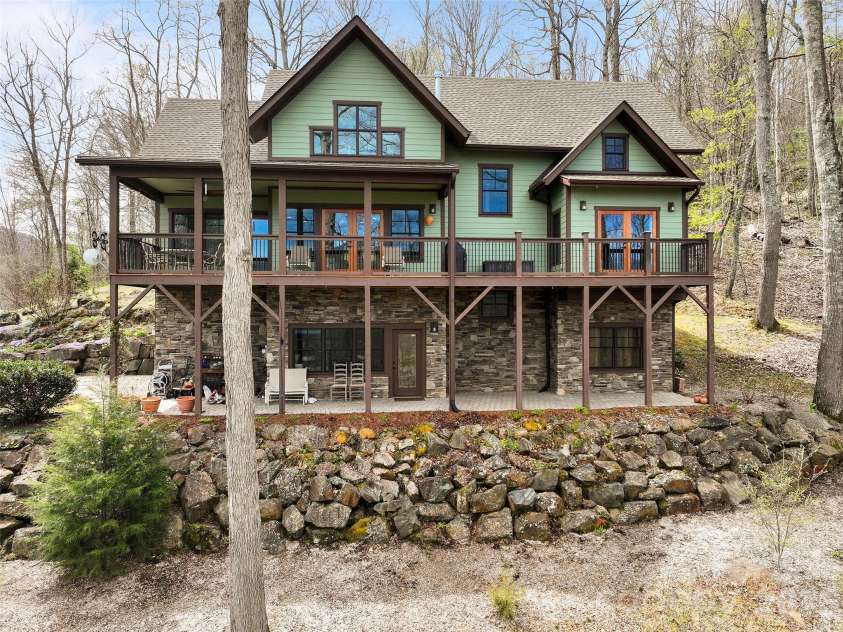 711 Winfield Drive, Clyde, NC 28721.  MLS# CAR4367312, YatesRealty ID 11527. 