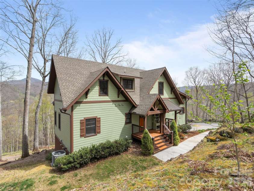 711 Winfield Drive, Clyde, NC 28721.  MLS# CAR4367312, YatesRealty ID 11527. 