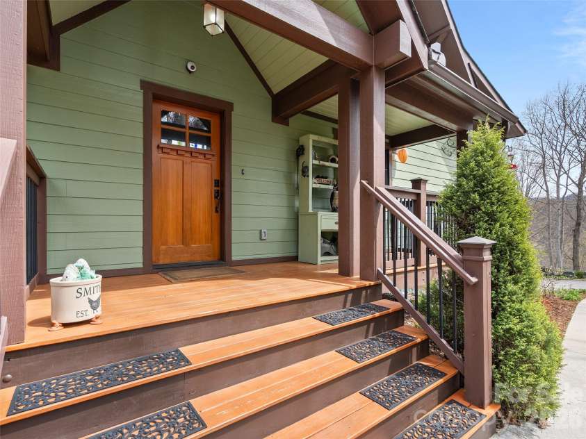 711 Winfield Drive, Clyde, NC 28721.  MLS# CAR4367312, YatesRealty ID 11527. 