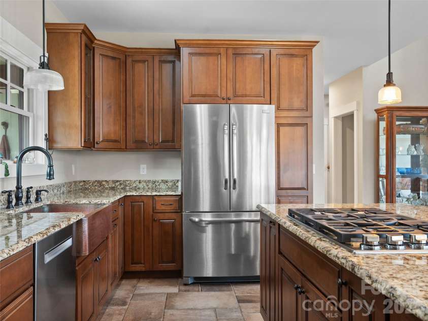 711 Winfield Drive, Clyde, NC 28721.  MLS# CAR4367312, YatesRealty ID 11527. 