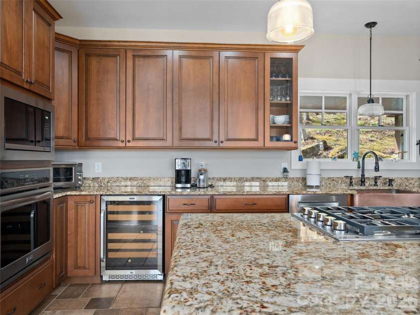 711 Winfield Drive, Clyde, NC 28721.  MLS# CAR4367312, YatesRealty ID 11527. 