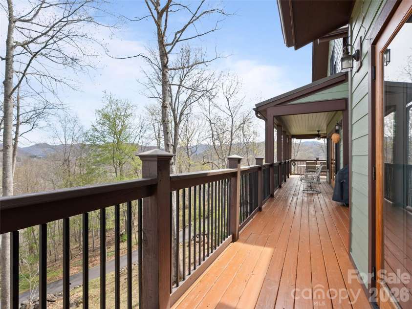711 Winfield Drive, Clyde, NC 28721.  MLS# CAR4367312, YatesRealty ID 11527. 