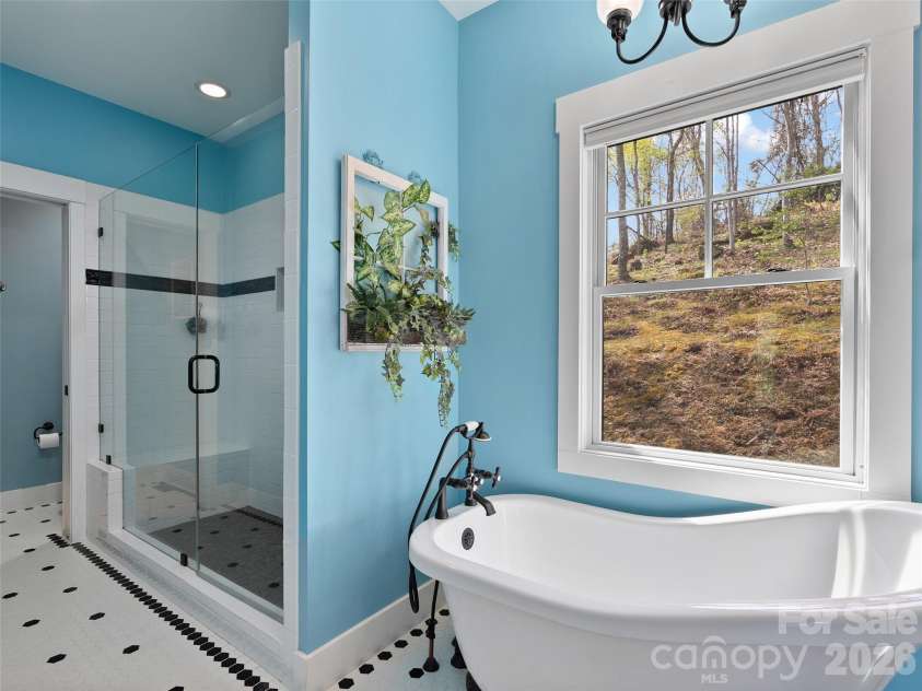 711 Winfield Drive, Clyde, NC 28721.  MLS# CAR4367312, YatesRealty ID 11527. 