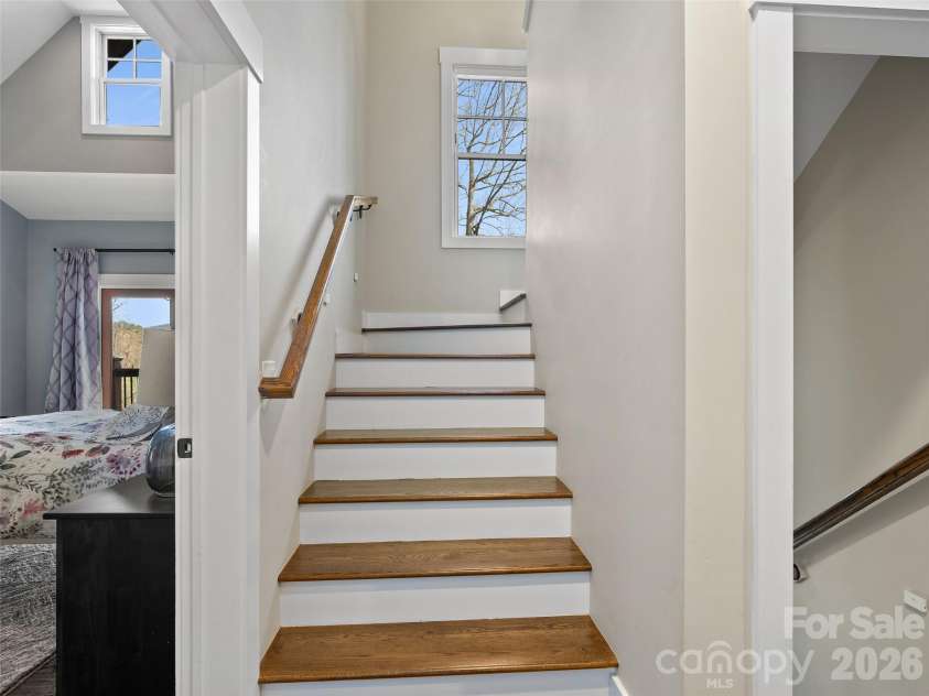 711 Winfield Drive, Clyde, NC 28721.  MLS# CAR4367312, YatesRealty ID 11527. 