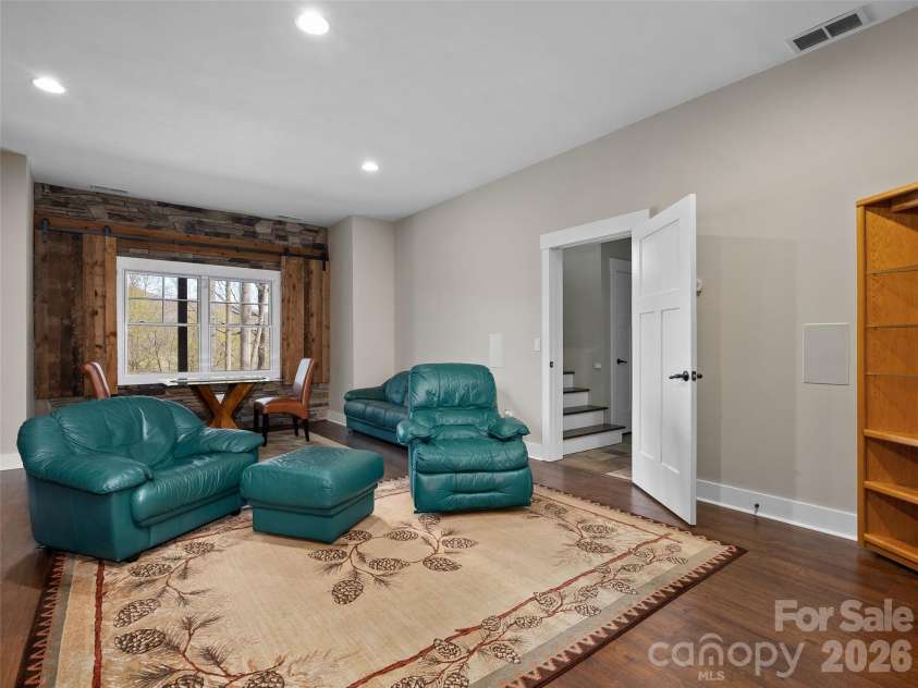 711 Winfield Drive, Clyde, NC 28721.  MLS# CAR4367312, YatesRealty ID 11527. 