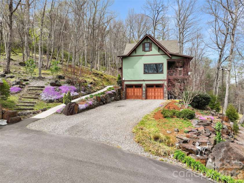 711 Winfield Drive, Clyde, NC 28721.  MLS# CAR4367312, YatesRealty ID 11527. 