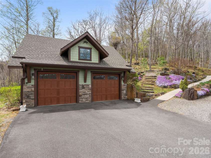 711 Winfield Drive, Clyde, NC 28721.  MLS# CAR4367312, YatesRealty ID 11527. 