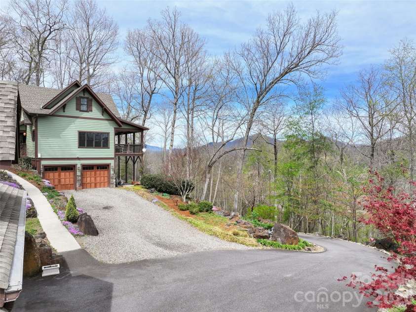 711 Winfield Drive, Clyde, NC 28721.  MLS# CAR4367312, YatesRealty ID 11527. 