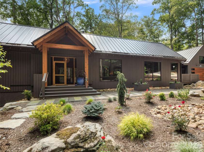 80 Hemlock Circle, Black Mountain, NC 28711.  MLS# CAR4367338, YatesRealty ID 11528. 