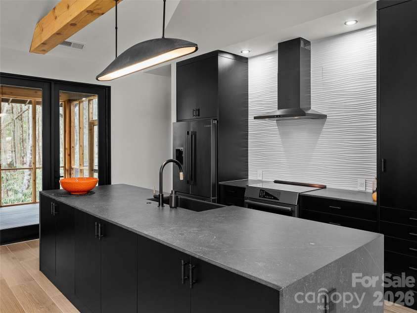 80 Hemlock Circle, Black Mountain, NC 28711.  MLS# CAR4367338, YatesRealty ID 11528. Enjoy the Dekton Countertops