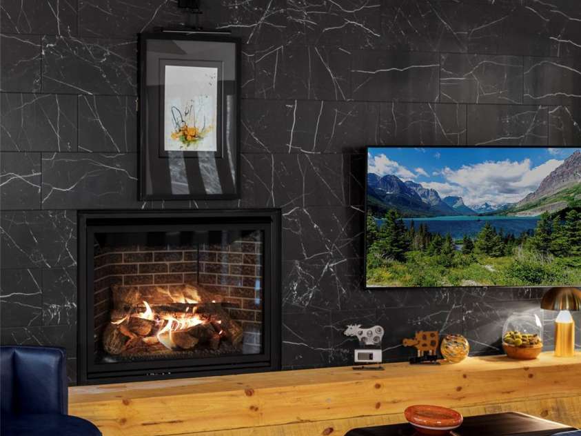 80 Hemlock Circle, Black Mountain, NC 28711.  MLS# CAR4367338, YatesRealty ID 11528. Living Room