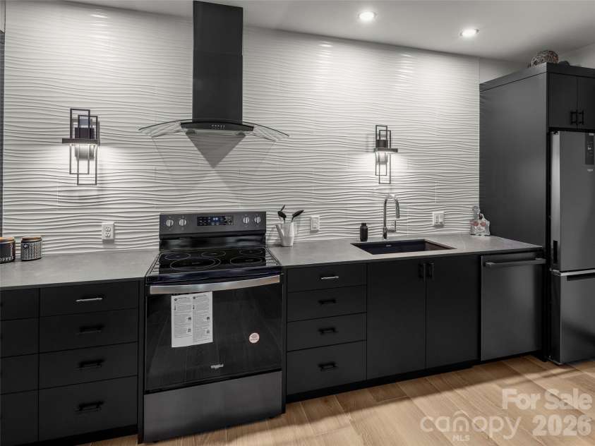 80 Hemlock Circle, Black Mountain, NC 28711.  MLS# CAR4367338, YatesRealty ID 11528. Second Kitchen